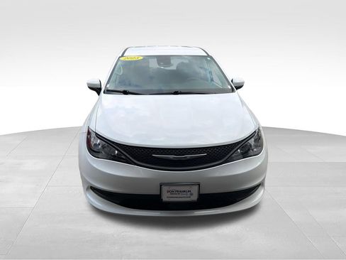 Used 2023 Chrysler Voyager LX FWD image 8