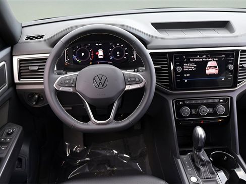 Used 2023 Volkswagen Atlas Cross Sport SE w/ Black Wheel Package image 15