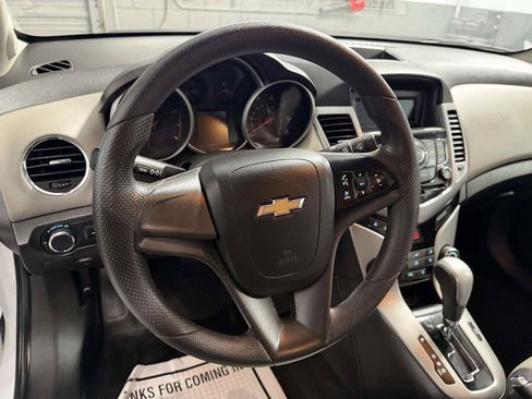 Used 2014 Chevrolet Cruze LS FWD image 11