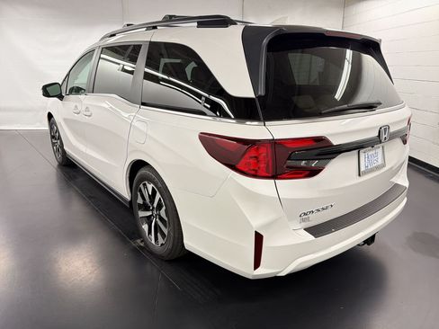 New 2026 Honda Odyssey EX-L image 3