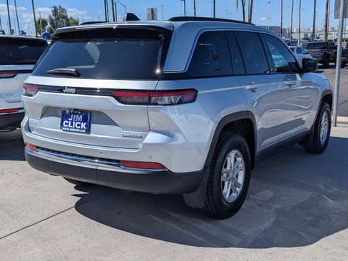 New 2025 Jeep Grand Cherokee Laredo image 2
