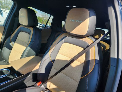 New 2025 Chevrolet Equinox ACTIV w/ Safety and Technology Package image 22