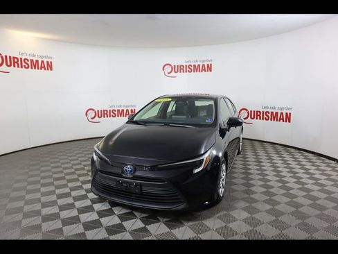 Used 2025 Toyota Corolla LE image 1