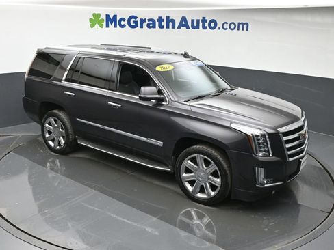 Used 2016 Cadillac Escalade Luxury image 3