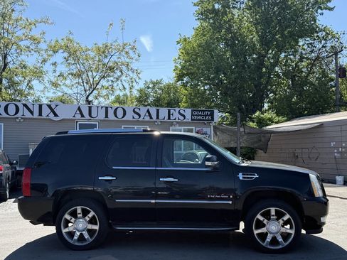 Used 2007 Cadillac Escalade AWD w/ Information Package image 6