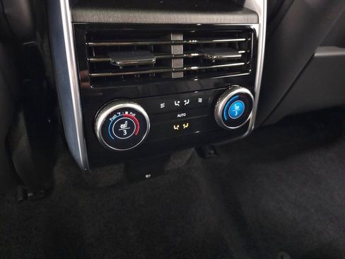 Used 2025 Land Rover Range Rover SE image 45