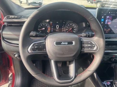 Used 2025 Jeep Compass Trailhawk AWD/4WD image 13