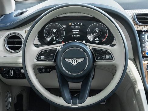 Used 2023 Bentley Bentayga Extended Wheelbase AWD/4WD image 17