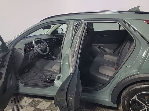 Used 2023 Kia Niro EX FWD image 16
