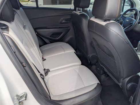 Used 2019 Chevrolet Trax LT w/ LT Convenience Package AWD/4WD image 10
