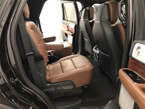 Used 2024 Lincoln Navigator Reserve image 36
