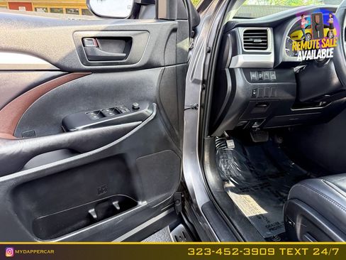 Used 2019 Toyota Highlander XLE FWD image 12