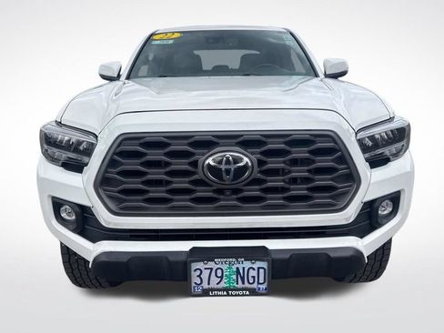 Used 2022 Toyota Tacoma TRD Off-Road w/ TRD Premium Off Road Package AWD/4WD image 2