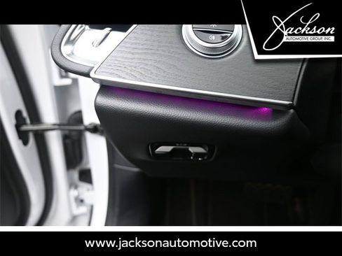 Used 2025 Mercedes-Benz E 350 Sedan image 17