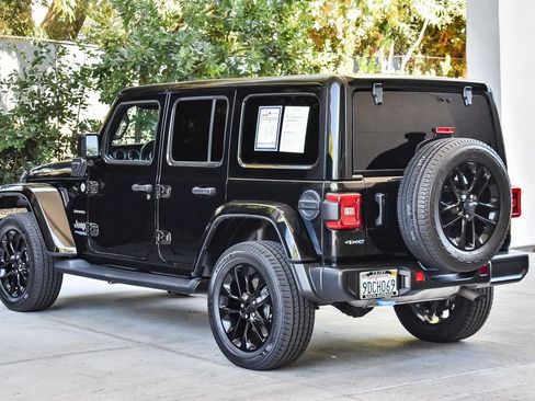Used 2022 Jeep Wrangler Unlimited Sahara AWD/4WD image 4
