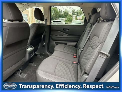Used 2025 Nissan Pathfinder SV AWD/4WD image 17