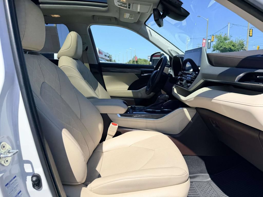 Used 2022 Toyota Highlander Platinum AWD/4WD image 13