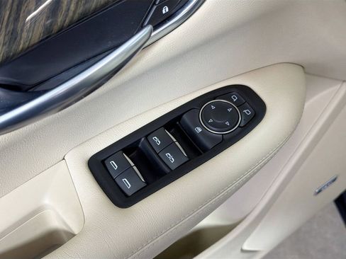 Used 2019 Cadillac XT5 AWD image 19