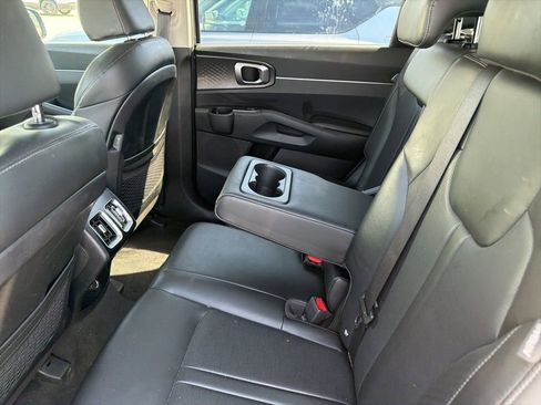 Used 2025 Kia Sorento S image 13
