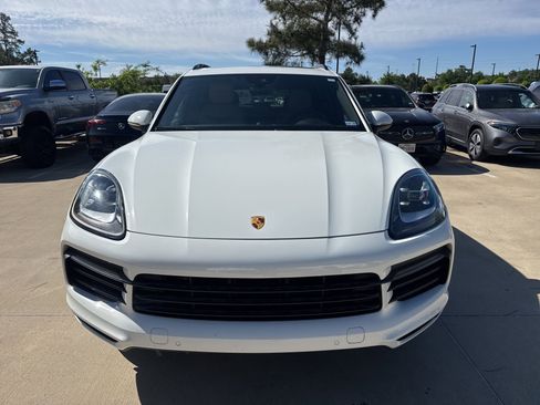 Used 2023 Porsche Cayenne Platinum Edition image 2