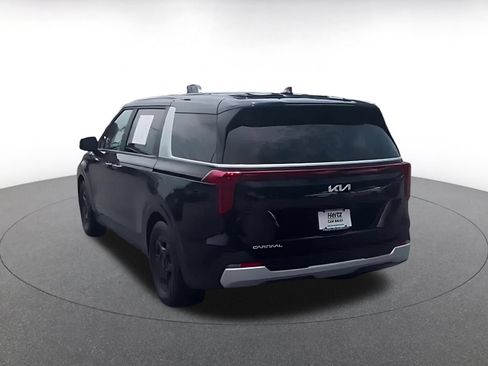 Used 2026 Kia Carnival FWD image 11