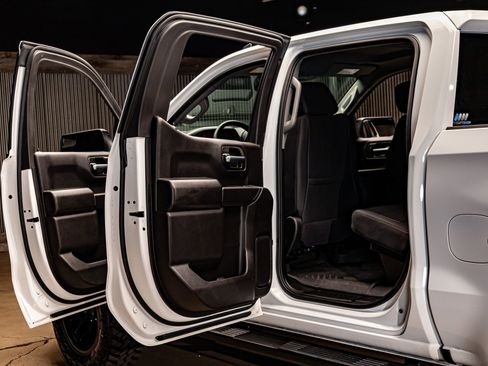 Used 2025 Chevrolet Silverado 1500 Custom Trail Boss w/ LPO, Dark Essentials Package image 30