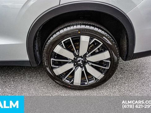 Used 2025 Mitsubishi Outlander SE FWD image 17
