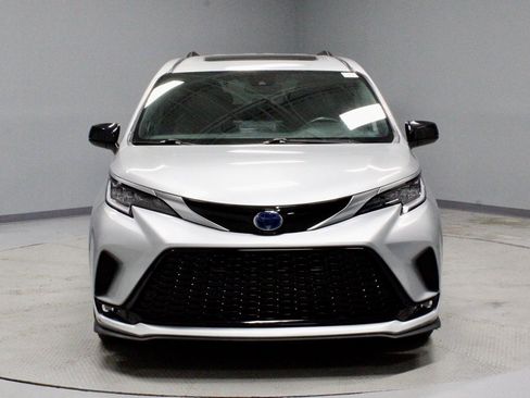 Used 2022 Toyota Sienna XSE image 7