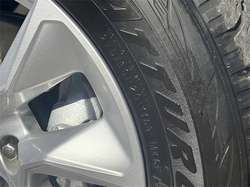 Used 2020 Chevrolet Silverado 1500 Custom w/ Custom Value Package image 10