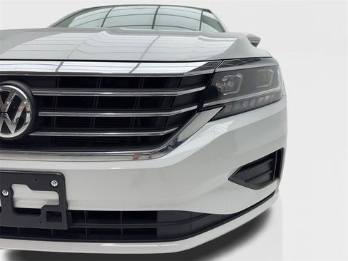 Used 2022 Volkswagen Passat 2.0T SE image 5