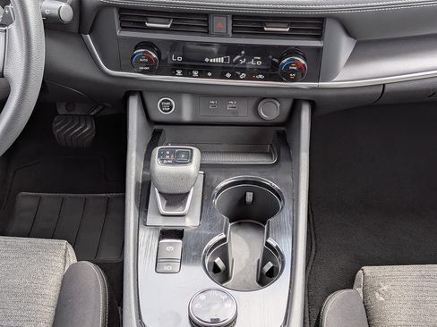 Used 2023 Nissan Rogue SV AWD/4WD image 18