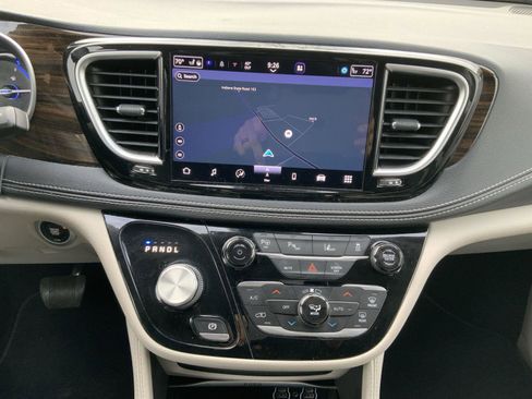 Used 2021 Chrysler Pacifica Limited w/ Premium & Safety Sphere Group image 37