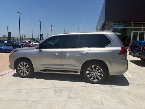 Used 2016 Lexus LX 570 4WD w/ Luxury Package image 8