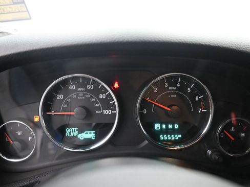 Used 2018 Jeep Wrangler Sahara w/ Connectivity Group image 18