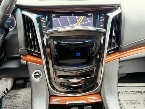 Used 2017 Cadillac Escalade Luxury AWD/4WD image 67
