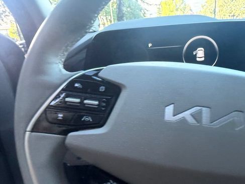 Certified 2023 Kia Niro Wave w/ Wave Preserve Package FWD image 11