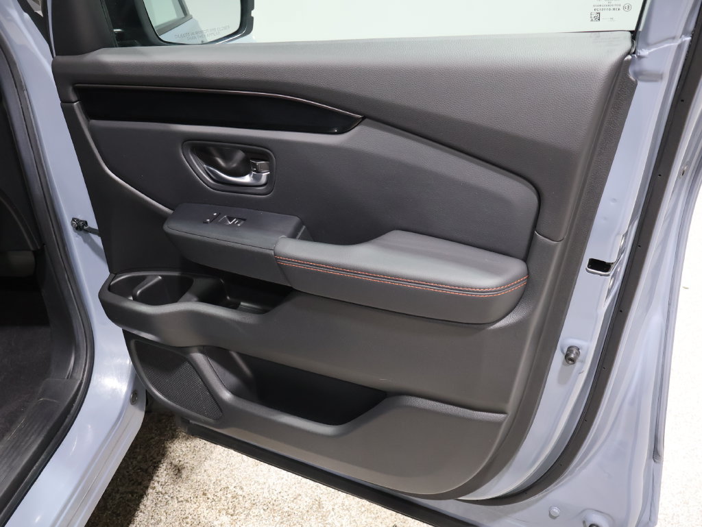 Used 2025 Honda Pilot TrailSport image 27