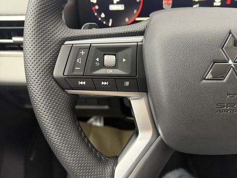 New 2025 Mitsubishi Outlander SE image 19