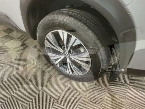 Used 2023 Nissan Rogue SV AWD/4WD image 16