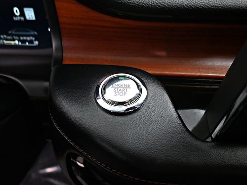 Used 2020 Lincoln Aviator Reserve w/ Equipment Group 201A image 10