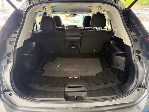 Used 2019 Nissan Rogue SV image 12