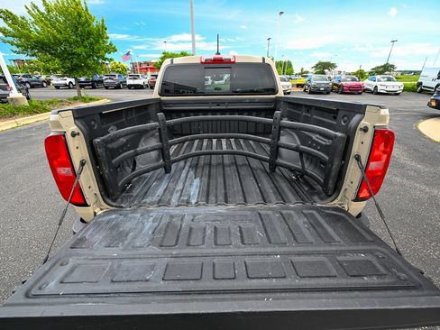 Used 2021 Chevrolet Colorado Z71 AWD/4WD image 16