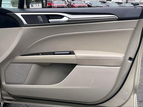 Used 2019 Ford Fusion SEL FWD image 26