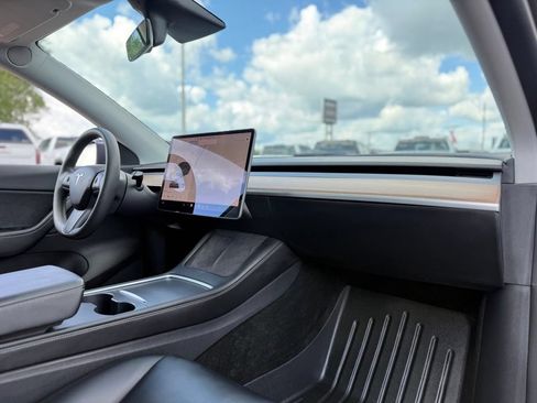Used 2022 Tesla Model Y Long Range AWD/4WD image 15