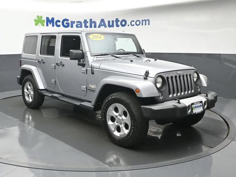 Used 2014 Jeep Wrangler Unlimited Sahara w/ Connectivity Group AWD/4WD image 2