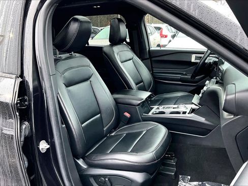 Used 2020 Ford Explorer XLT w/ Equipment Group 202A image 8