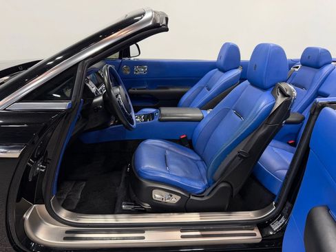 Used 2019 Rolls-Royce Dawn RWD image 21