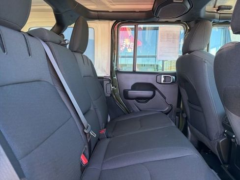 Used 2023 Jeep Wrangler Unlimited image 13