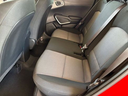 Used 2025 Kia Soul LX w/ LX Technology Package FWD image 23