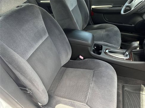 Used 2015 Chevrolet Impala LT w/ LT Sunroof Package FWD image 32